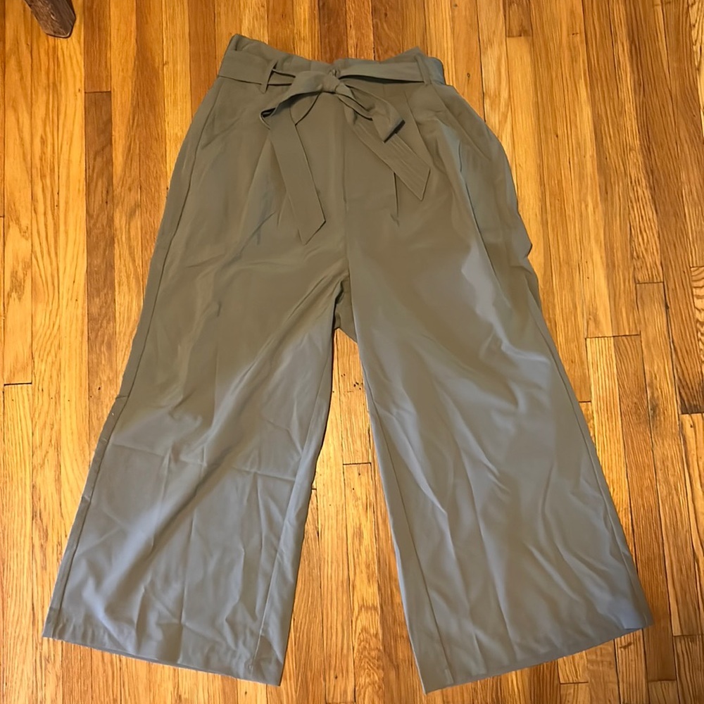 Dress pant, capris. Army green, elastic waist with tie. Size medium.